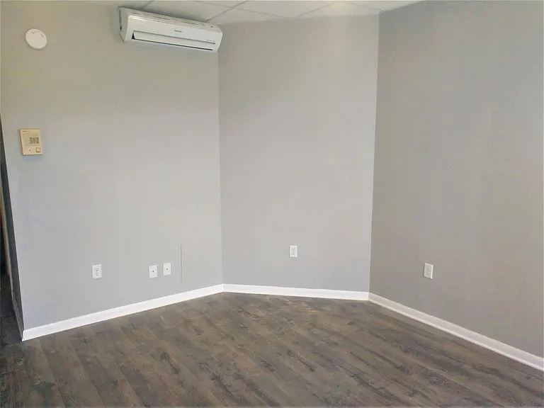 2323 Sidney St — Photo 6