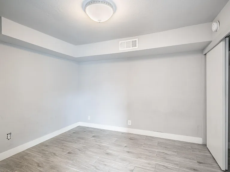 717 E Palmaire Ave — Photo 22