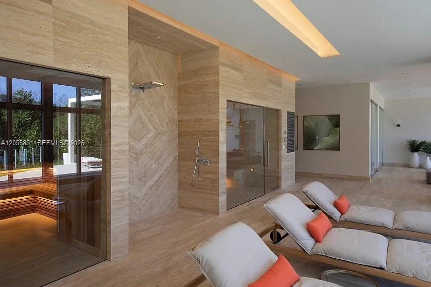 The Harbour North Condo — Photo 4