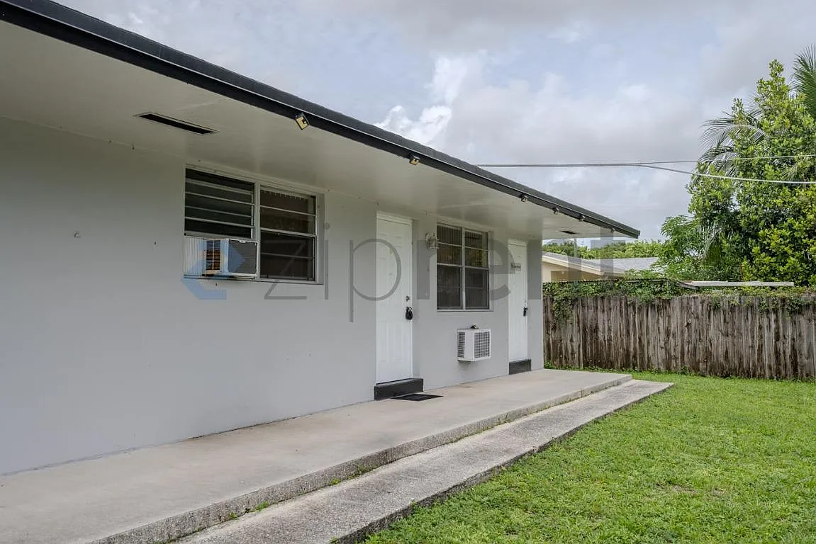 Hollywood Beach Gardens 1st Add — Photo 2