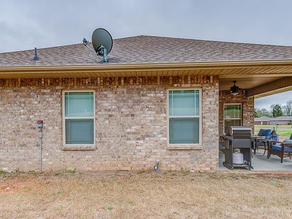 3rd image of 143 Lazy Oak Dr