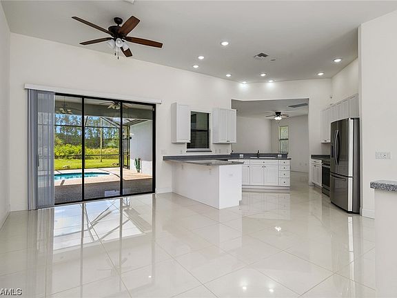 3rd image of 1450 Scenic St