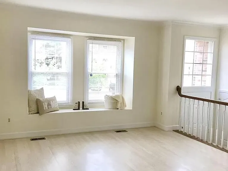 8043 Merry Oaks Ct — Photo 2