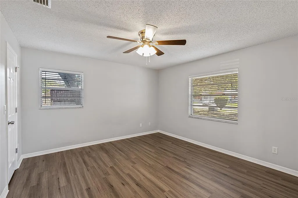 3 bed, 2.0 bath, 1392 sqft, $1,799 — Photo 2