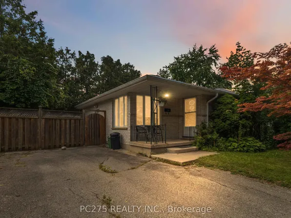 34 Oregon Rd, London, ON N5Z 4B9