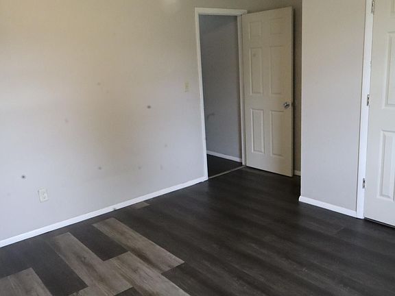 5th image of 638 W Edgewood St
