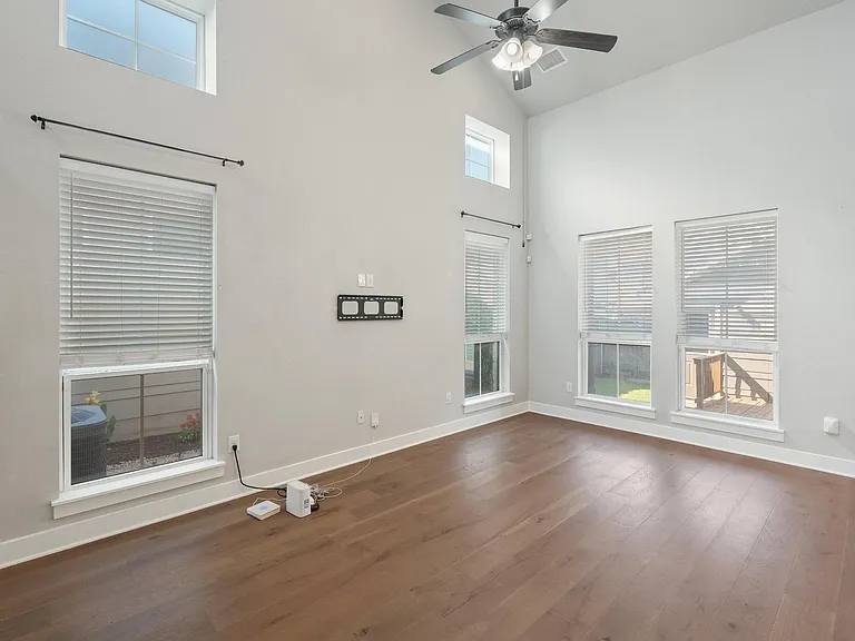 913 Cannoneer Ln — Photo 7