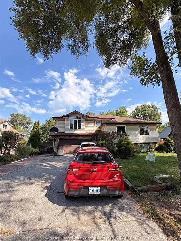 3 bed, 1.5 bath, $2,499 — Photo 1
