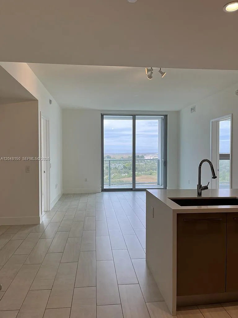 Metropica North Tower One — Photo 2