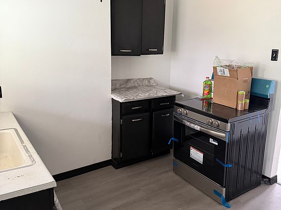5th image of 302 Owen St #1