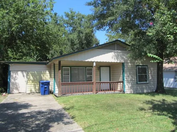 1310 16th St, Huntsville, TX 77340