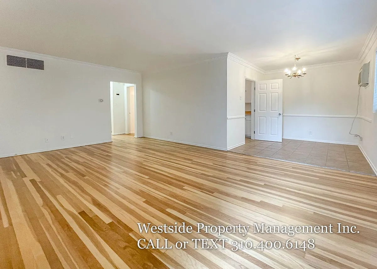 Building Photo - 244 S Doheny Dr #246