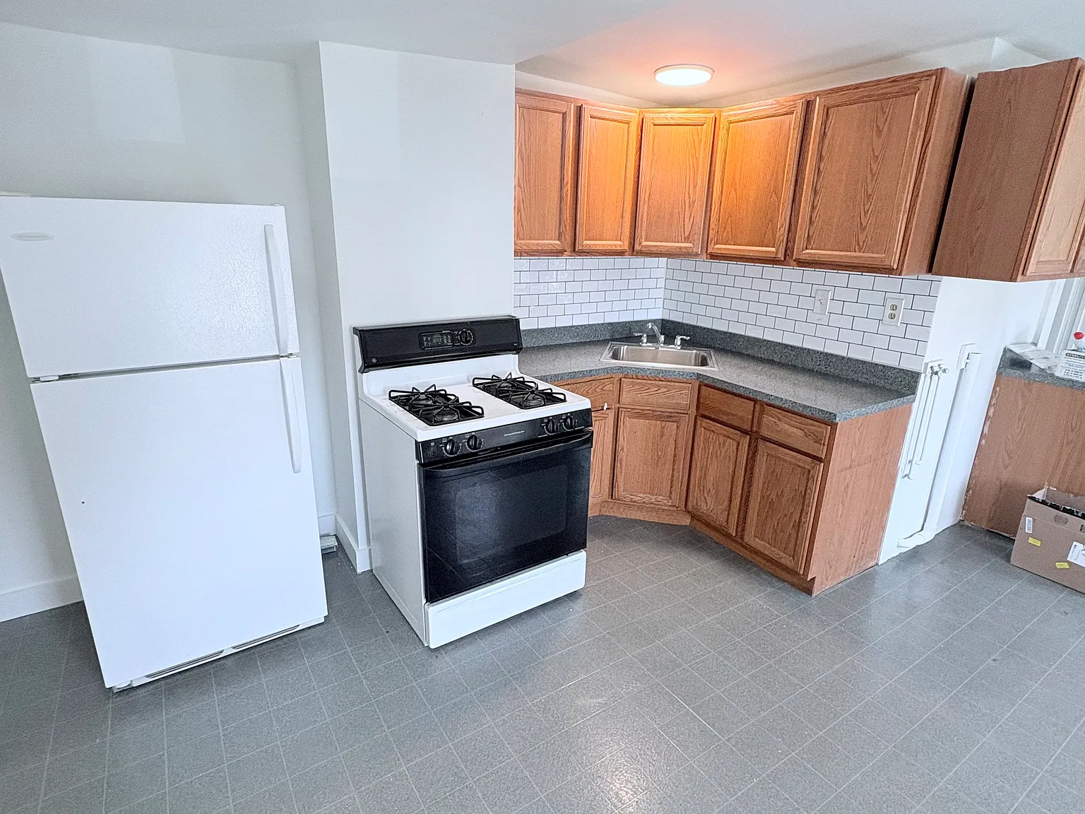 2 bed, 1000 sqft, $1,650 — Photo 2