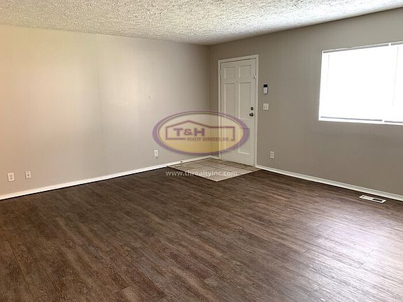 4th image of 3630 Kline South Dr