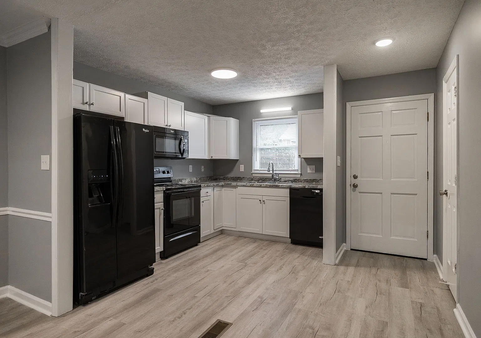 Available For Fall 2027 Prelease 210 Eaglewood Court | 5 Bed, 3 Bath — Photo 2