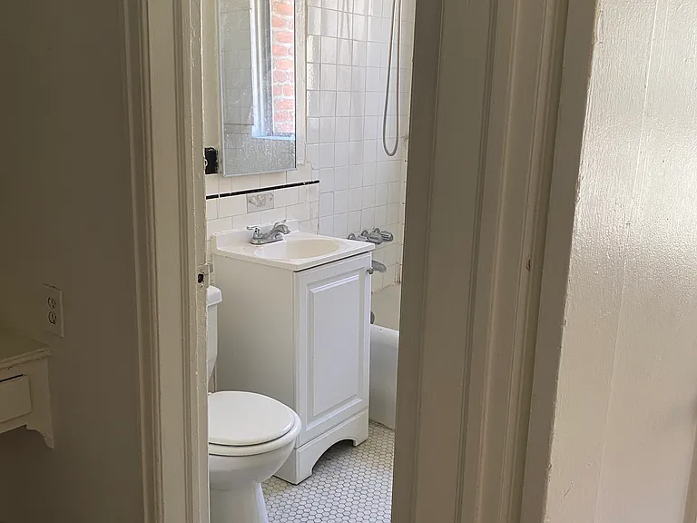 554 S Hobart Blvd #307 — Photo 11