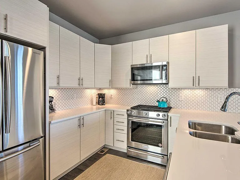 2065 N Downing St #7 — Photo 11