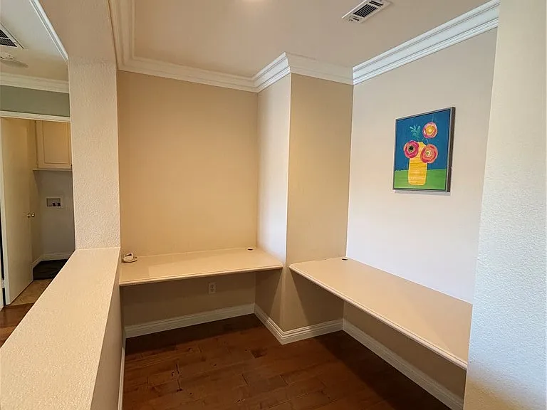 554 Robins Pl — Photo 22