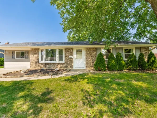 100 Patricia Dr, Schaumburg, IL 60193
