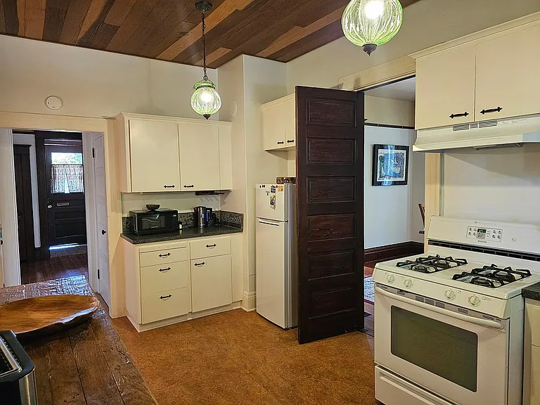 307 NE Graham St — Photo 12
