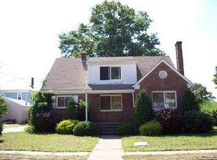 58 Carlton St FL 2ND, Cranston, RI 02910