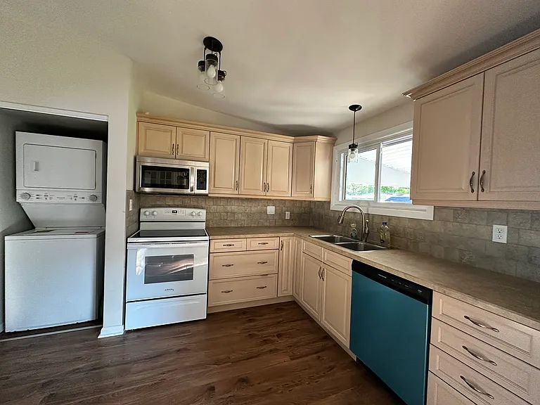 3401 Charlevoix Ave — Photo 4