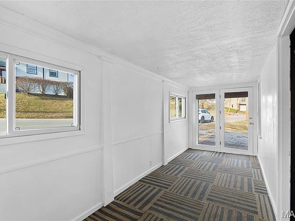 3rd image of 1411 Crystal Heights Rd