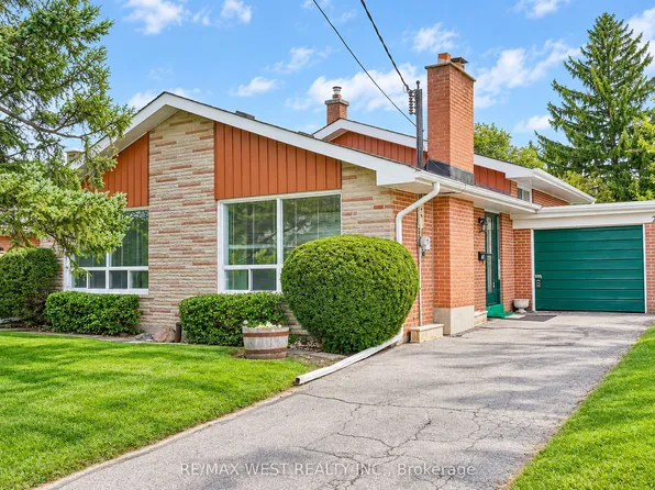 215 Acton Ave, Toronto, ON M3H 4H8