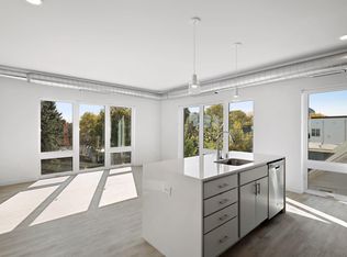 2618 W 44th St #201, Minneapolis, MN 55410