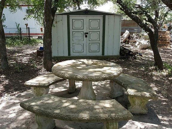 3rd image of 330 Bluebonnet Ln