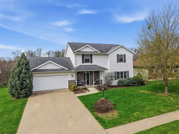 860 Forest Edge Dr, Coralville, IA 52241