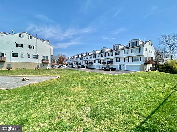 3rd image of 3 Riverwatch Ct