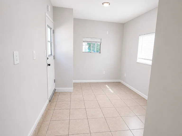 12983 Montague St — Photo 21