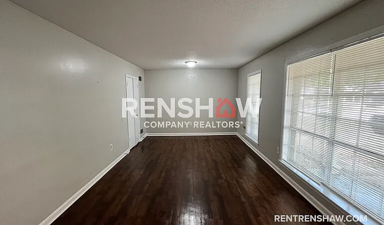 3278 Fox Chase Dr — Photo 2