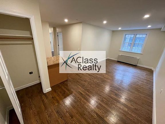 3rd image of 2821 Astoria Blvd #B