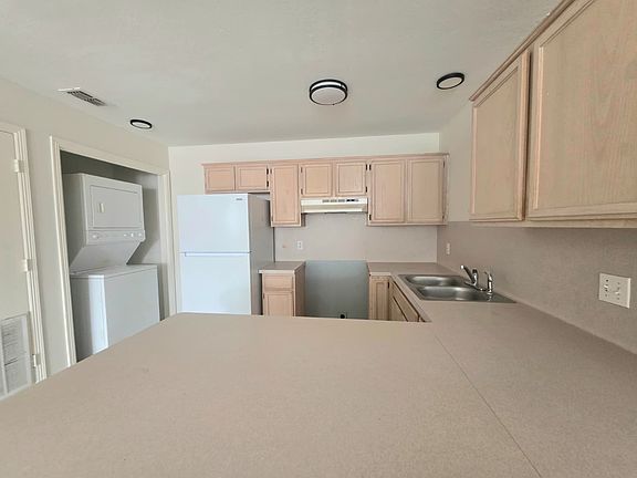 4th image of 1804 Oasis Dr #303