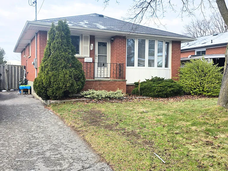 134 Keewatin St S — Photo 1