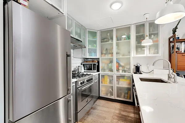 Sold by Bond New York | media 13