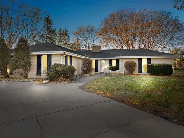 2849 Centerville Rd, Little Canada, MN 55117