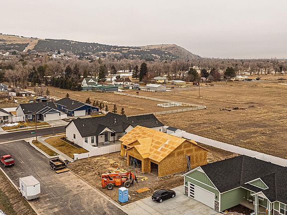 2nd image of 564 Mulligan Rd