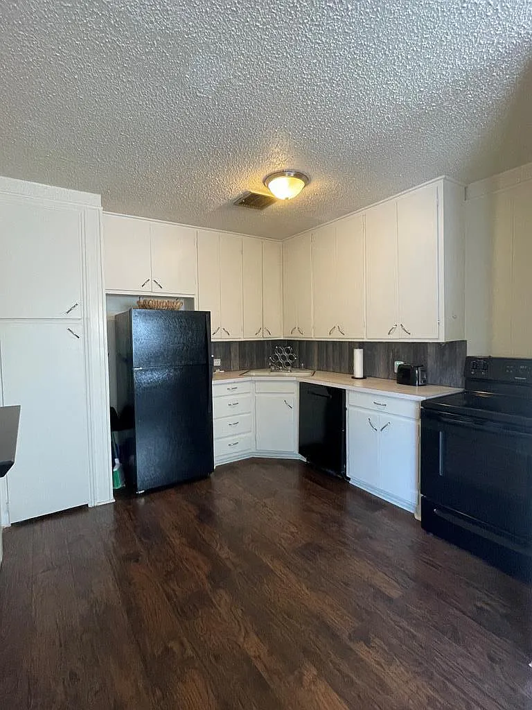 2 bed, 1.0 bath, 1008 sqft, $1,350 — Photo 1