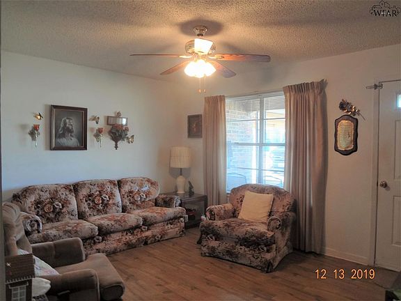 3rd image of 302 S Louisiana Ct