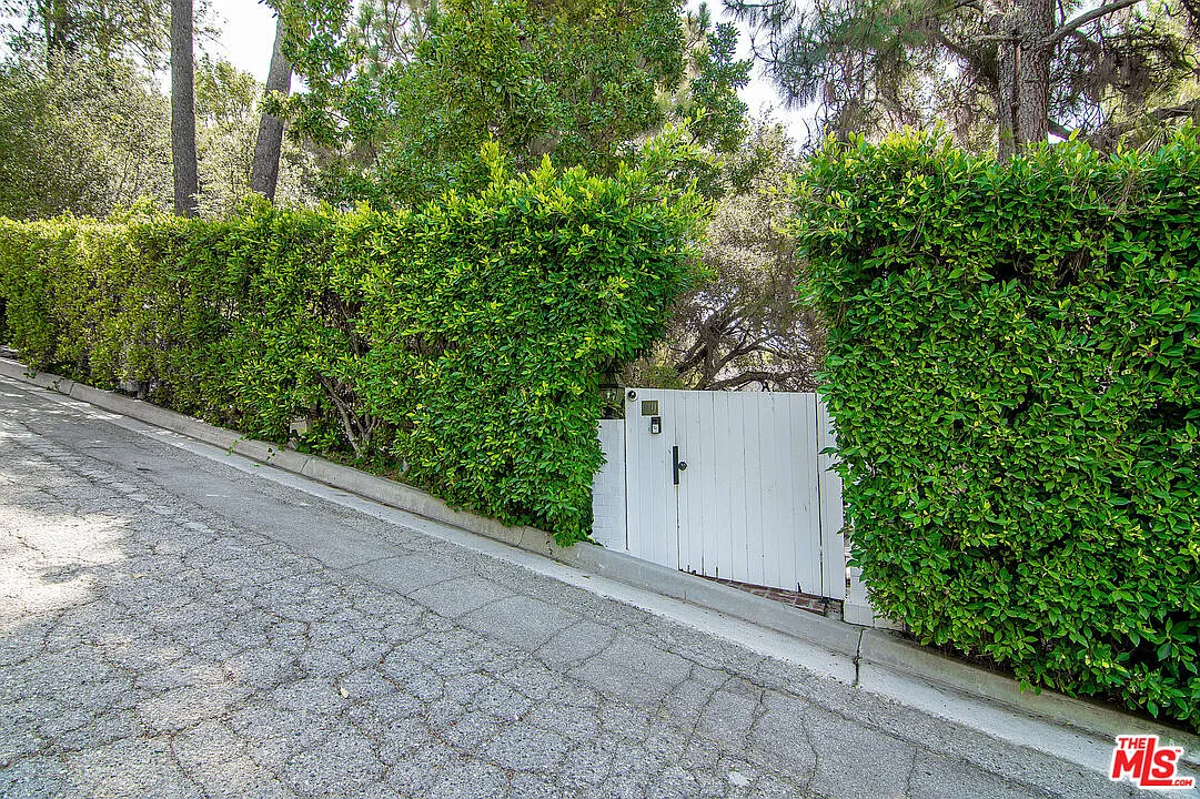 4 bed, 4.5 bath, 3449 sqft, $20,000 — Photo 2