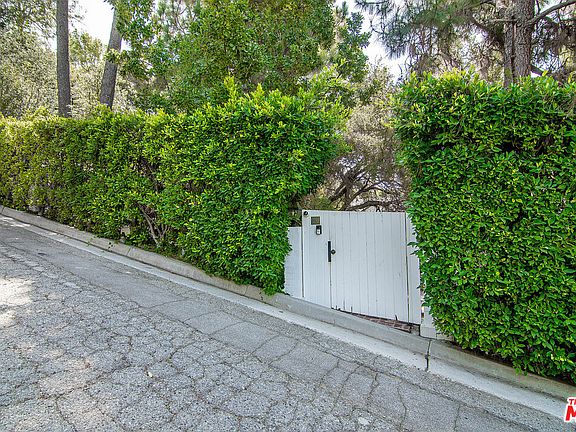 2nd image of 9530 Moonridge Terrace Pl