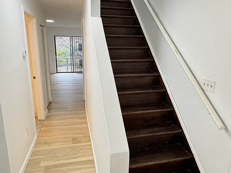 715 Frenchtown Rd — Photo 12