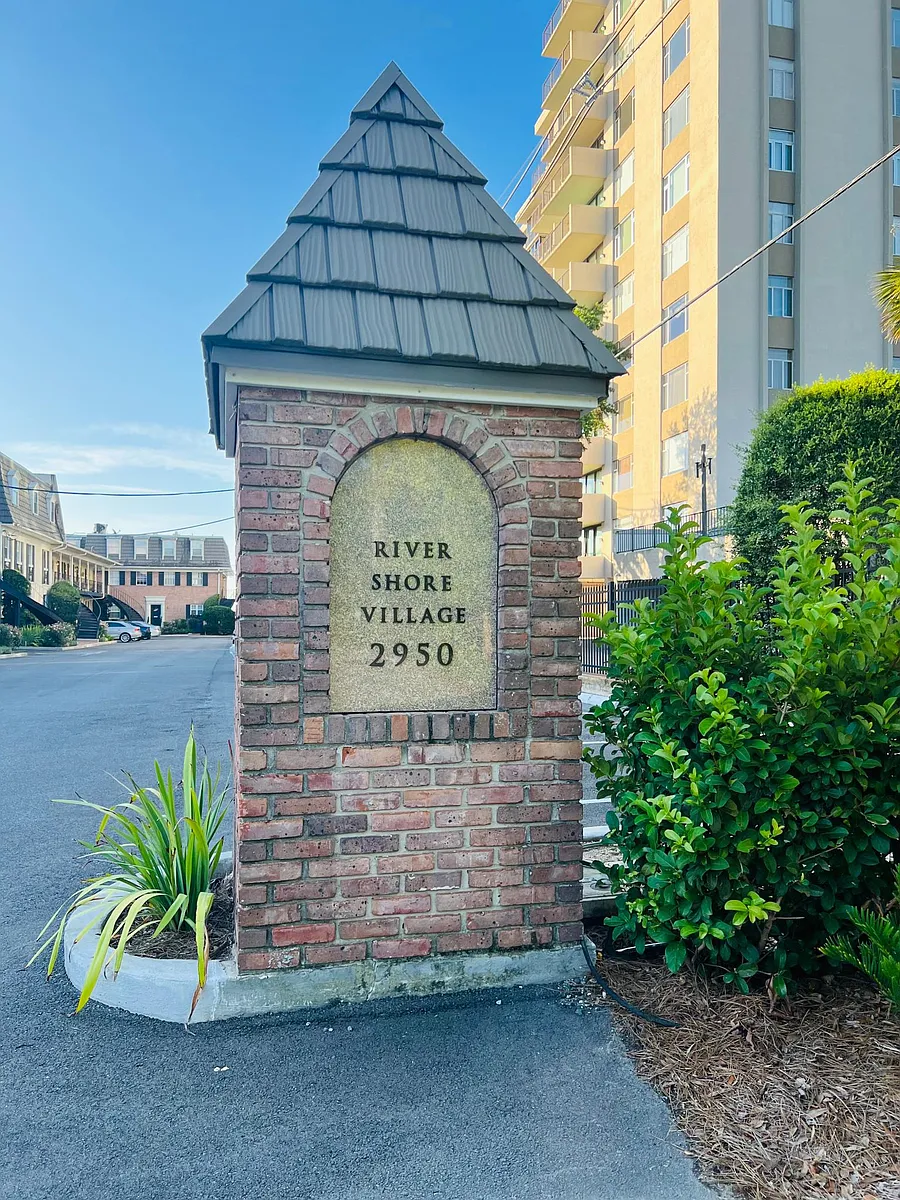 Building Photo - 2950 Saint Johns Ave #18