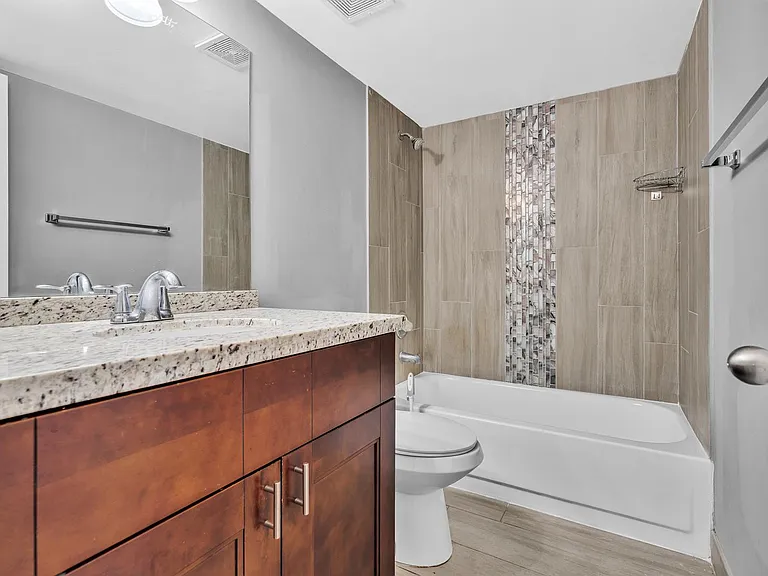 109 Lake Emerald Dr #108 — Photo 19