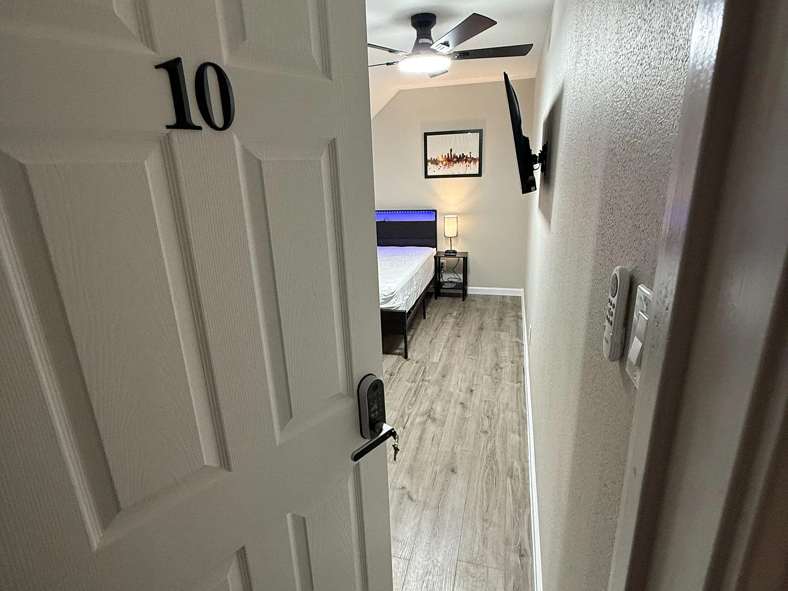4 bed, 4.0 bath, 1880 sqft, $780 — Photo 3