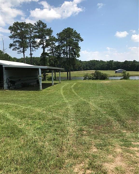 2nd image of 1910 Chandler Rd NE