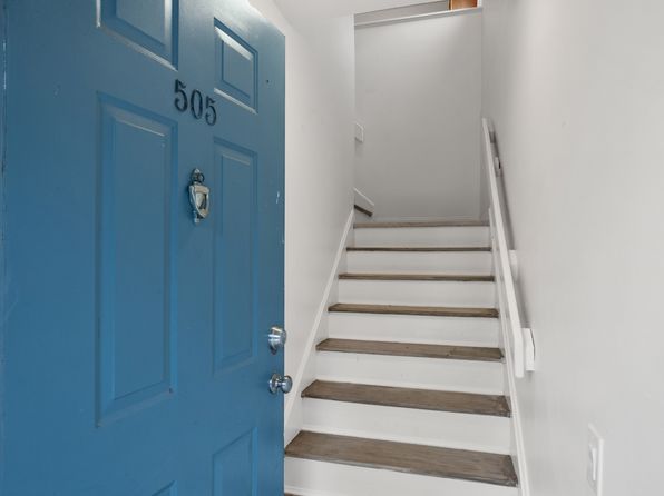 2 Meadowbrook Cir #302